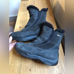 Columbia Winter Slip-on Boots Black womens size 7